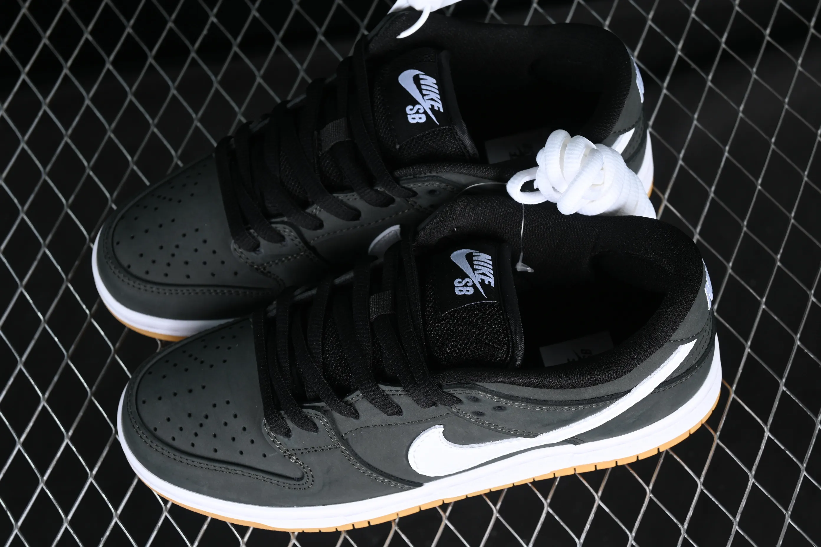 All categories Nk SB Dunk series Nk SB Dunk Low low-top sneakers F version Nk SB Dunk Low Pro ISO raw rubber black and white Dunk series retro low-top casual sports skateboard shoes CD2563-001